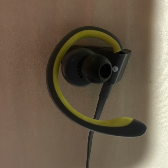 POWER BEATS - Picture 3 of 3